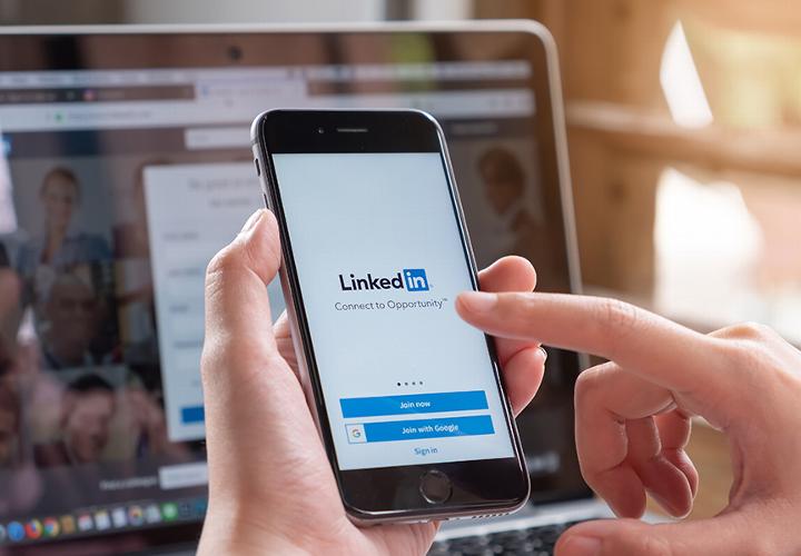 How to post to LinkedIn LinkedIn is the more “serious” social media platform for “serious” businesspeople. Just be yourself and you’re sure to stand out!